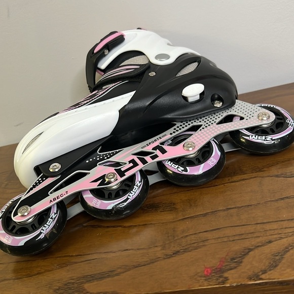 New Adjustable Pink Roller Blades Girls Size L Sizes 3-6 White Black Light Up - Picture 12 of 13